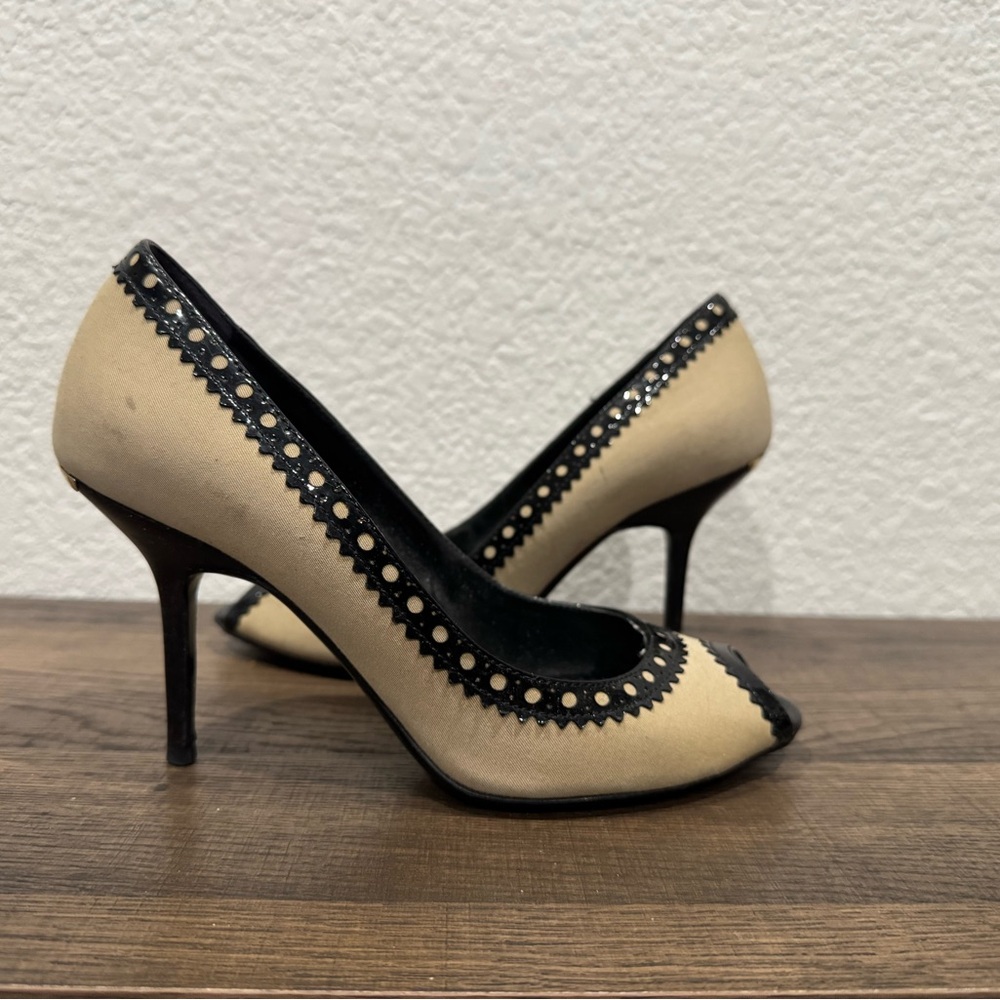 Burberry Beige Pump